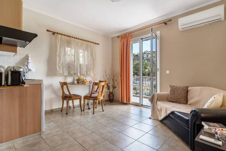 Pet-Friendly Apartment "Spyros apartment" with Mountain View — photo 3