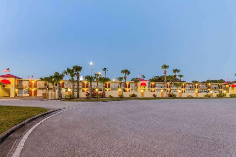 Howard Johnson by Wyndham Lakeland — photo 3