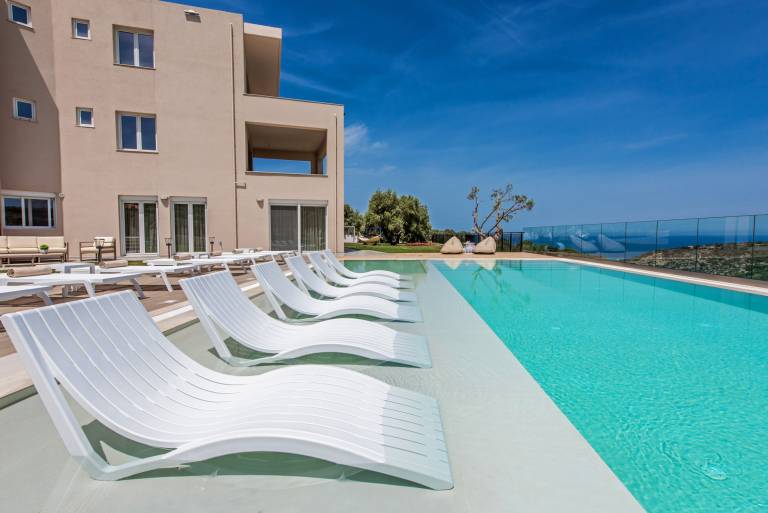 Luxury Villa Oasis, 11 bedrooms with Heated Pool — photo 5