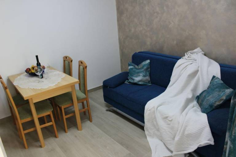 Apartment with pool — photo 4