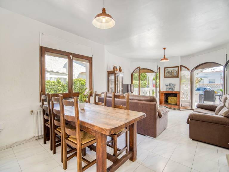 Lovely vacation home with garden & patio | Pets are welcome — photo 3