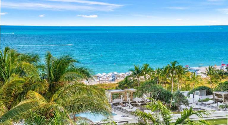 Serviced apartment with jacuzzi, sauna & terrace | Near Miami Beach Botanical Garden | Perfect for remote work — photo 5