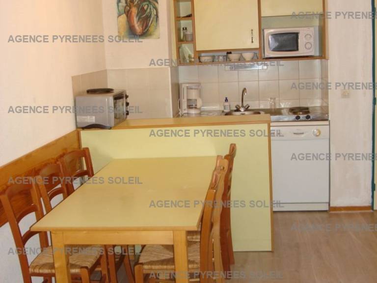 Ski-In/Ski-Out 2-Bedroom Apartment with Balcony and Parking — photo 2