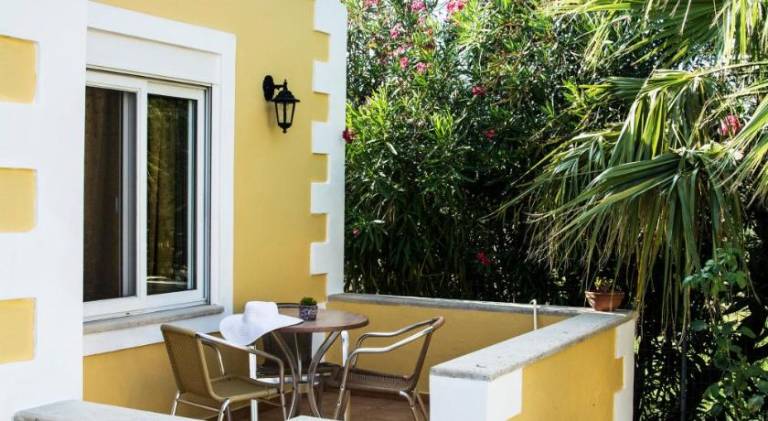 Apartment with pool, patio & garden | Pets are welcome — photo 4