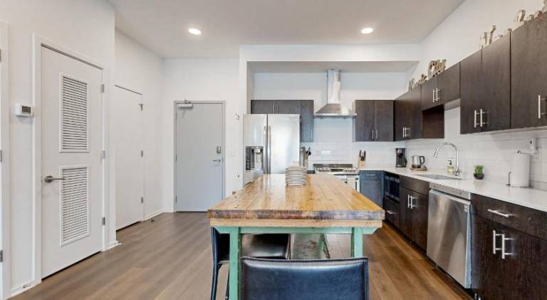 Apartment with pool — photo 5