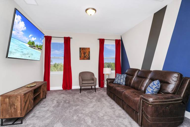 Child-friendly spacious vacation home with private pool | Pet-friendly — photo 4