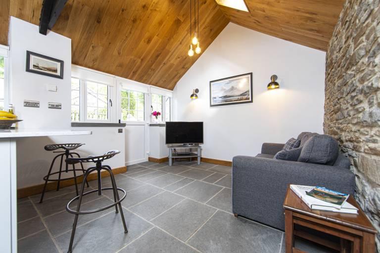 Cottage with barbecue & yard | Pet-friendly — photo 4