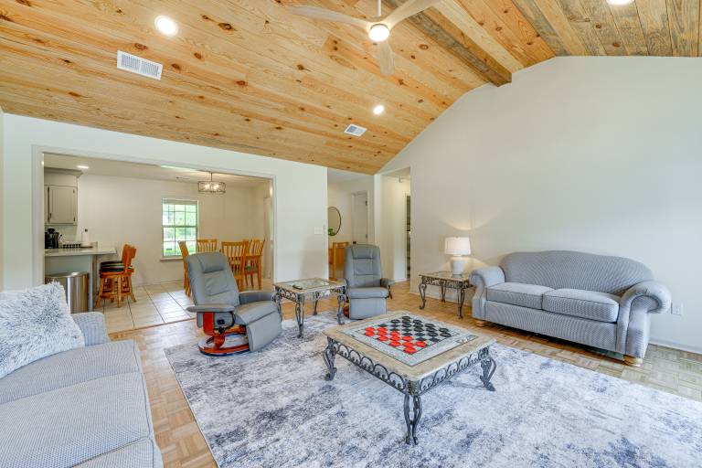 Perry Family Home on 2 Acres w/ Private Pool — photo 5