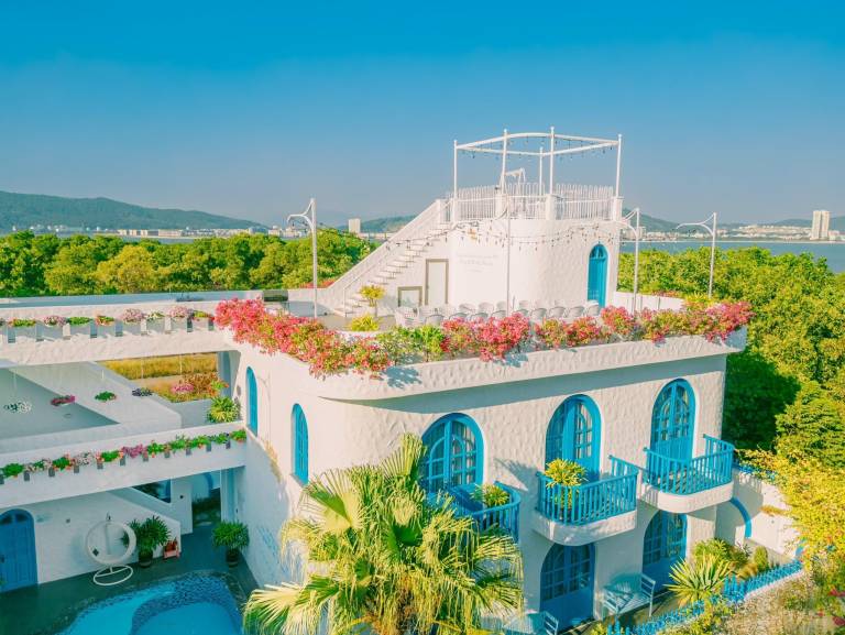 Villa with garden, grill & pool | Perfect for remote work in Ha Long