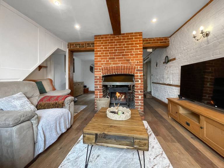 Child-friendly beautiful cottage with yard & BBQ | River view | Pets allowed in Canterbury