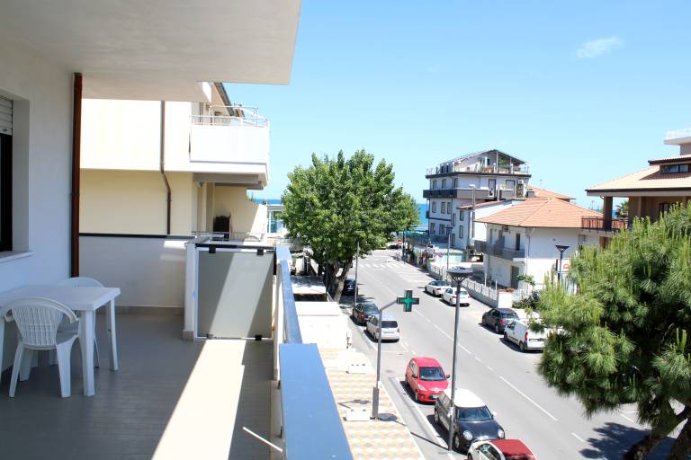 Child-friendly rental apartment with terrace | Sea view | Beach nearby | Pets allowed — photo 2