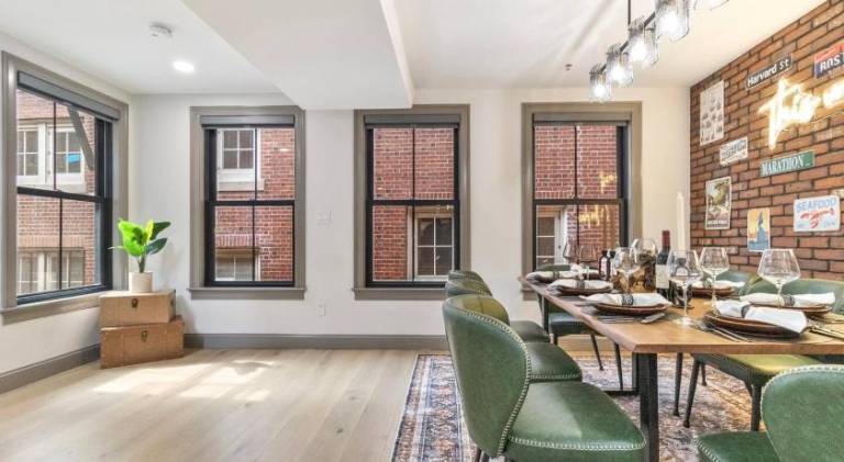 North End 2-Story Penthouse Prime Location — photo 4