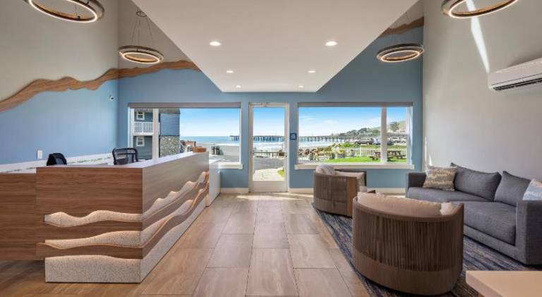 Shoreline Inn...on the beach — photo 4