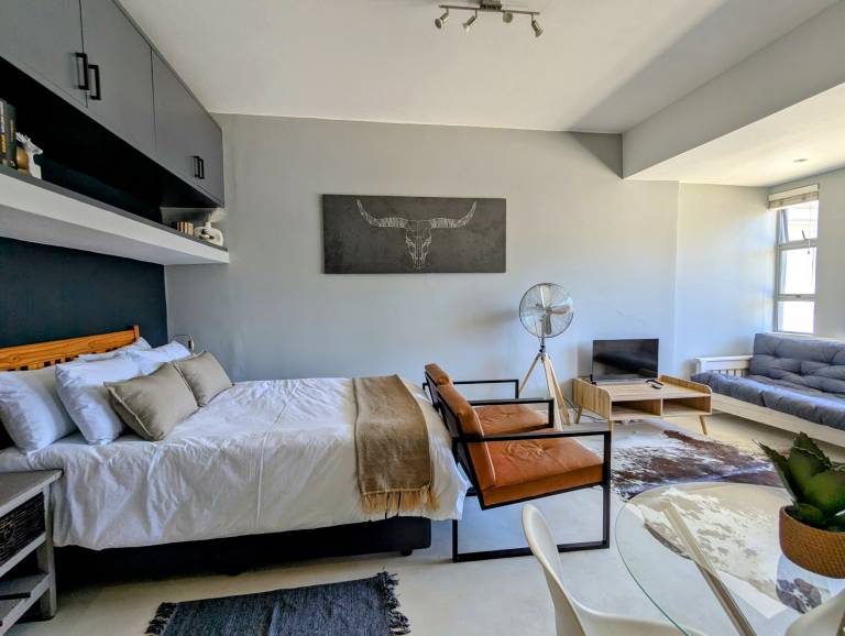 Modern Studio with Balcony Sea Point