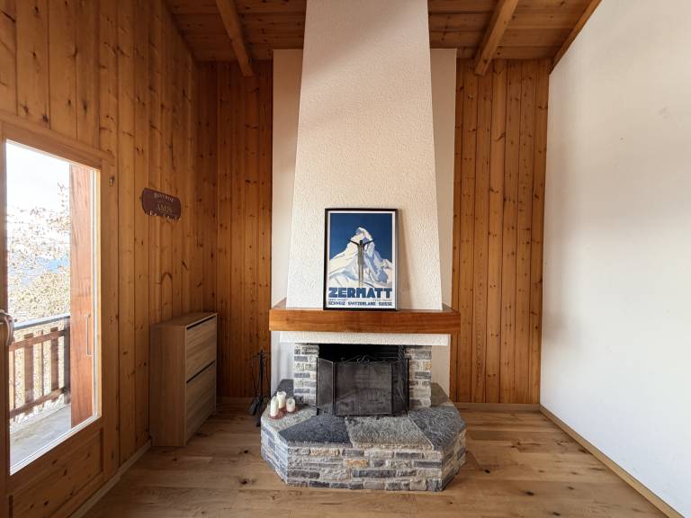Chalet with terrace & yard — photo 4