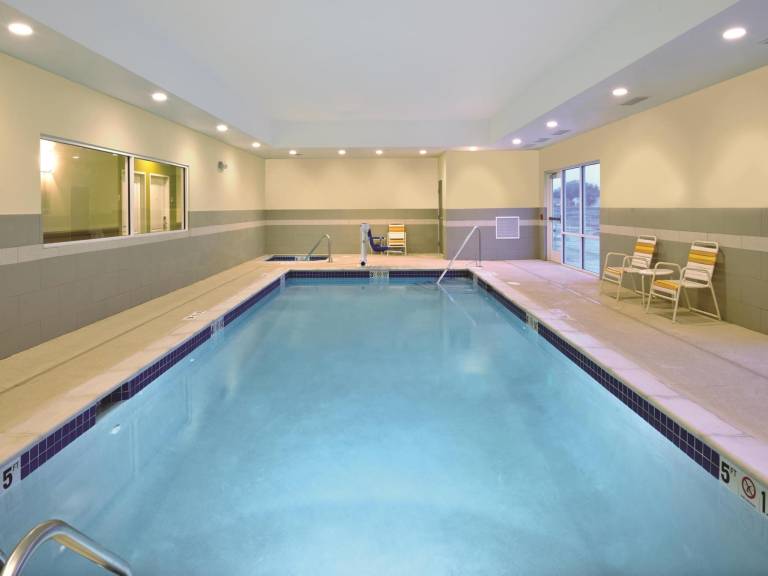 La Quinta Inn & Suites by Wyndham Artesia — photo 3