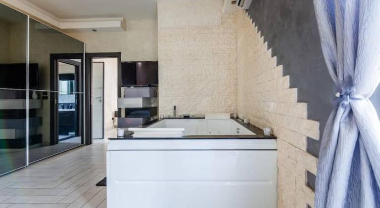 SuiteHouse - With Jacuzzi & All Comfort — photo 3