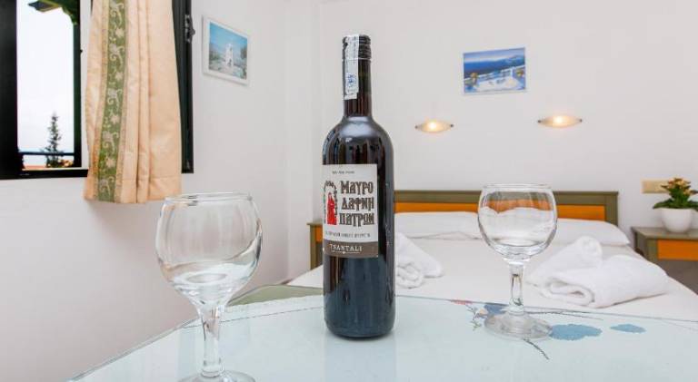 Dionysos Apartments And Studios — photo 4
