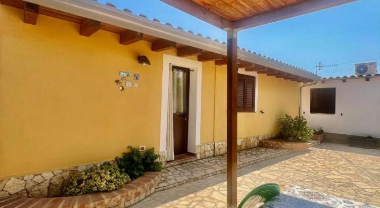 Pleasant vacation home with BBQ, yard & terrace | Pets are welcome — photo 4