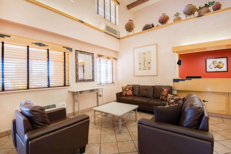 Hawthorn Suites by Wyndham Albuquerque — photo 3