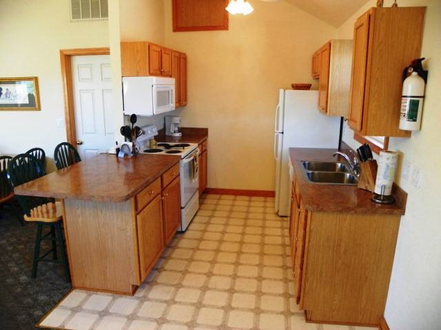 OS756- 5 BRs, Private Pool, Hot Tub, Pool Table, Dog Friendly, Comm. Tennis! — photo 3