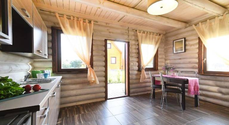 Wonderful lodge with jacuzzi, patio & pool | Pets are welcome — photo 3