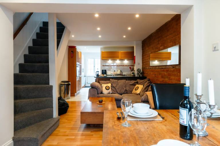 Three Storeys in Newent