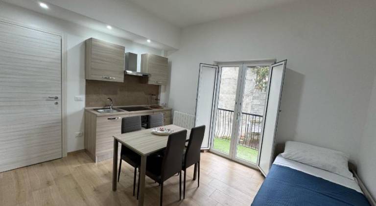 Rental apartment with hot tub, sauna & yard — photo 3