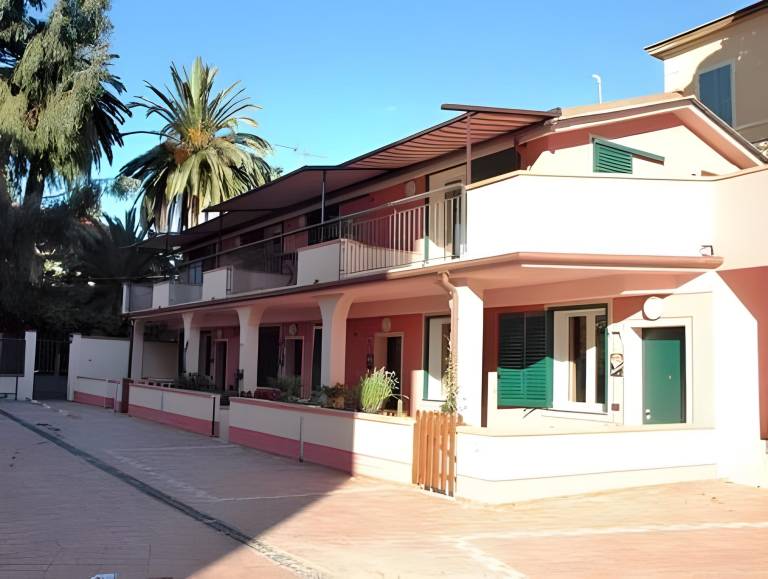 Serviced apartment with sauna, garden & jacuzzi in Diano Marina