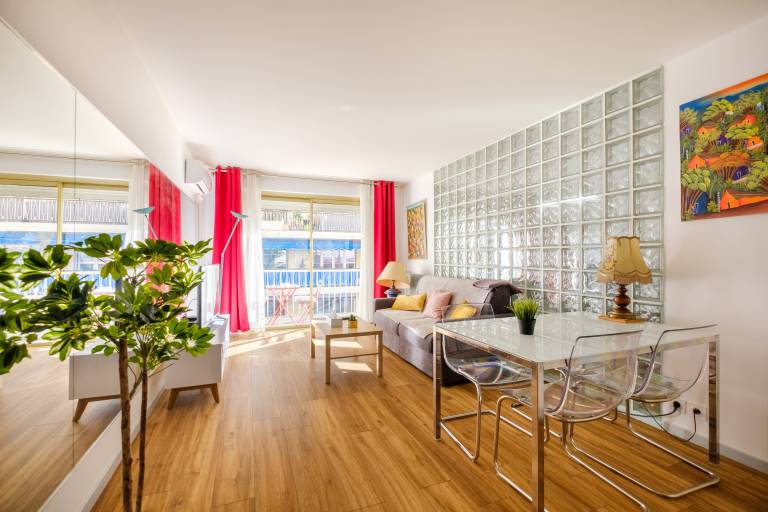 Rental apartment | City view | Perfect for remote work in Cannes