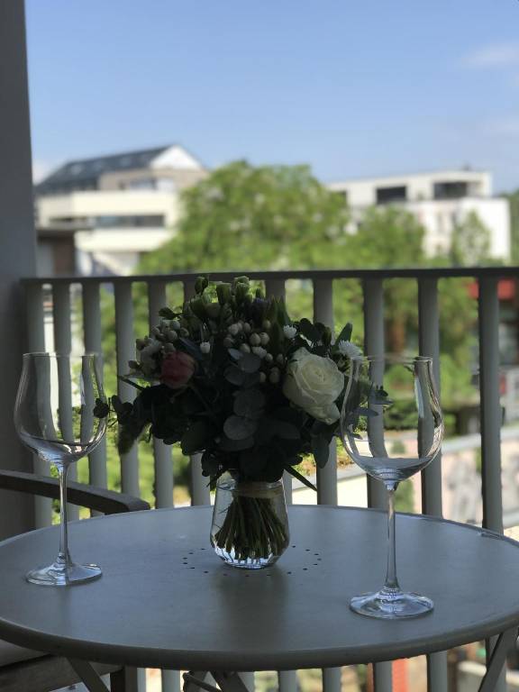 Rental apartment with patio — photo 3