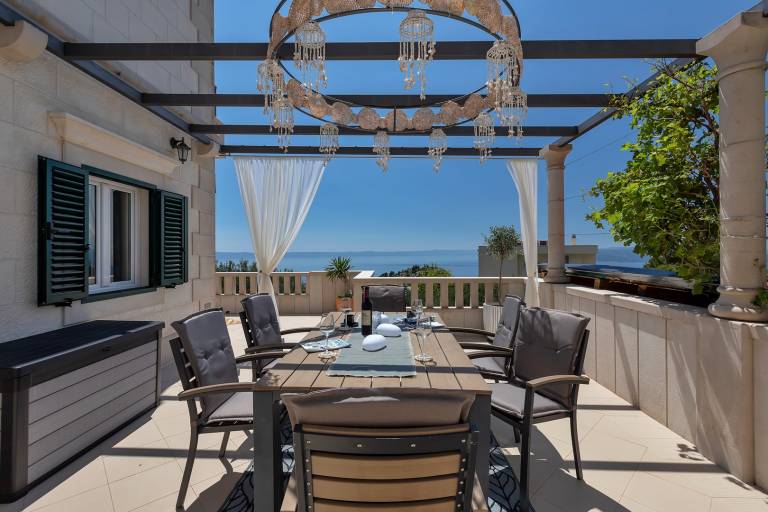 Villa with private pool, barbeque & patio | Water view — photo 2