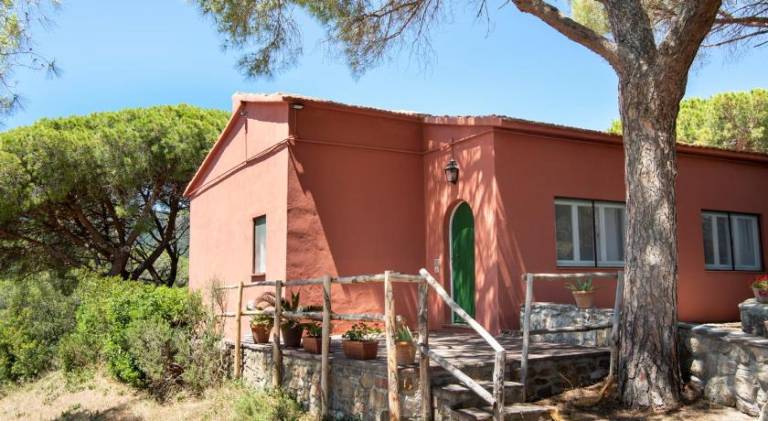 Vacation home with terrace, hot tub & BBQ in Castiglione della Pescaia