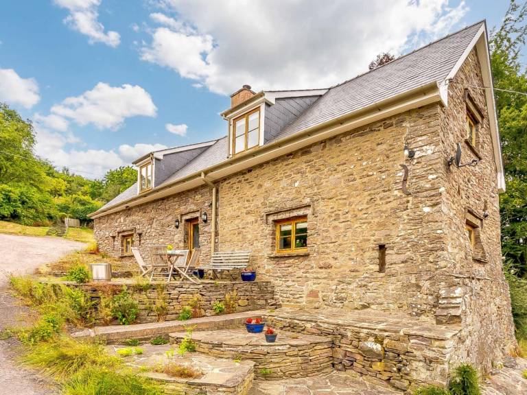 Cottage with terrace, BBQ & yard — photo 3