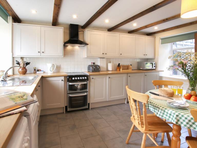 Cottage with grill & garden | River view in Neath