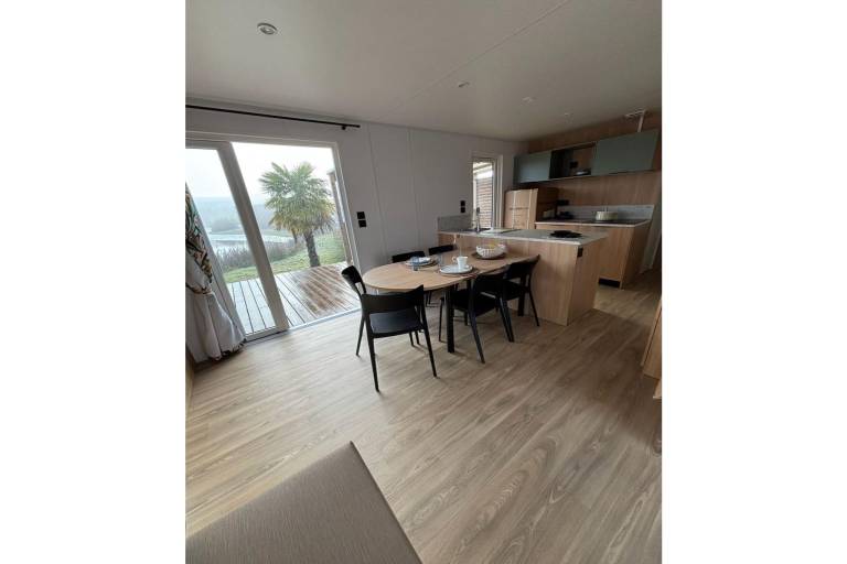 Pleasant chalet with yard & patio | Pets allowed — photo 3