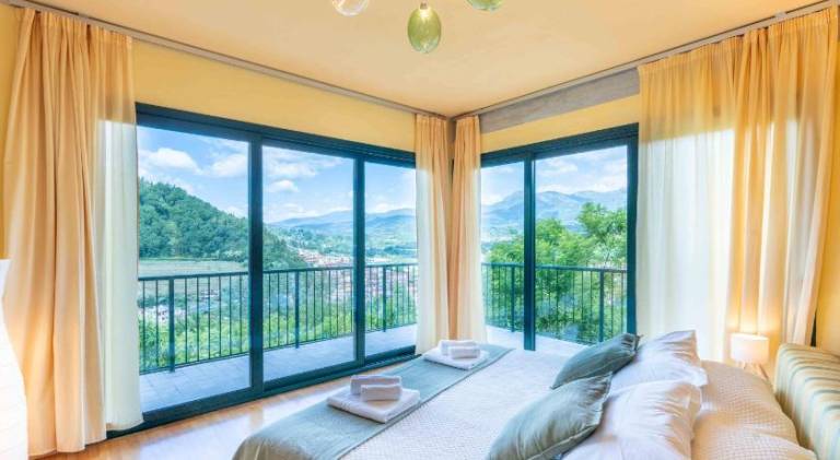 Fully equipped villa with hot tub, yard & barbeque | Suitable for remote work | Pets are welcome — photo 2