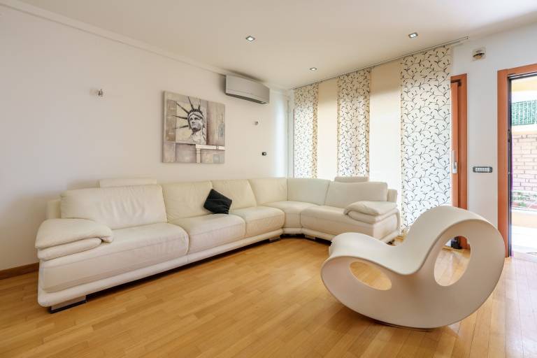 Dimora Smeralda Golfo Aranci – Central Location and Beach with Private Terrace — photo 3