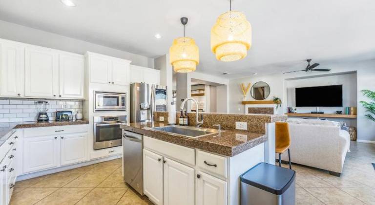 House with pool & jacuzzi — photo 5