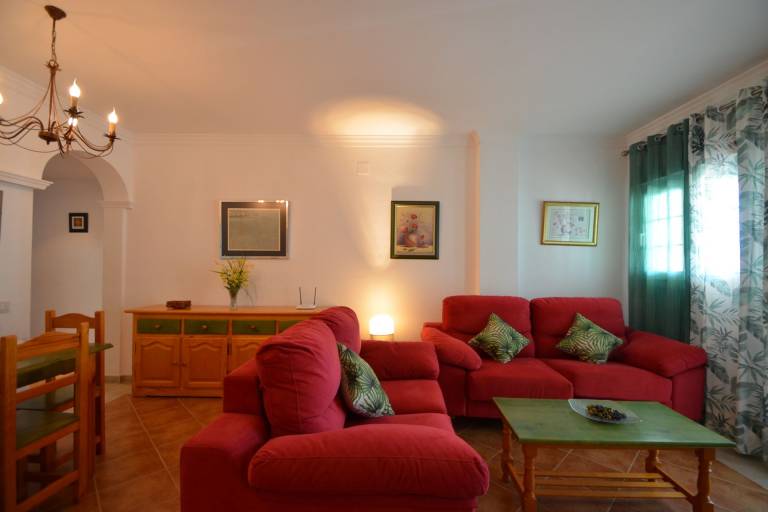 Fully equipped holiday apartment with patio & pool | Beach nearby | Dogs allowed — photo 3