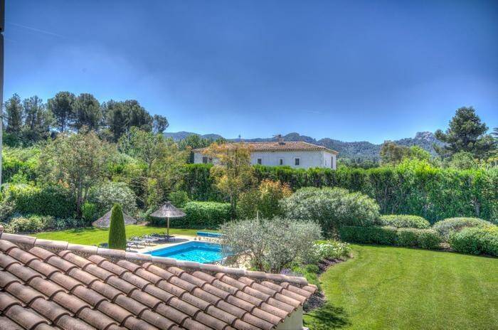 Villa with grill, terrace & garden | City view — photo 3