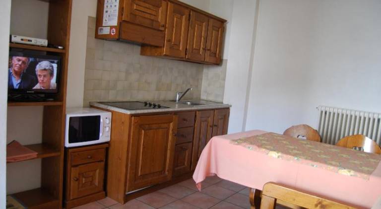Holiday apartment with patio, garden & BBQ — photo 2