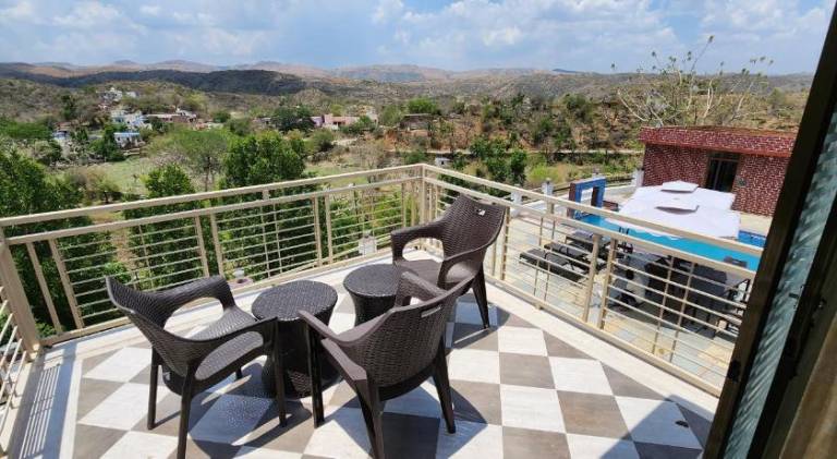 Villa with yard & pool | Perfect for remote work — photo 4