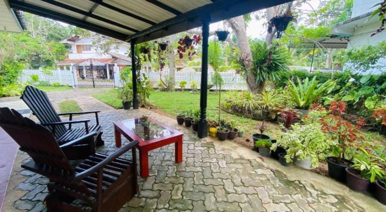 Villa with patio & garden | Perfect for remote work — photo 3
