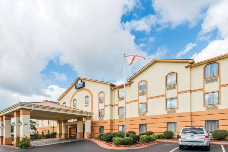Days Inn & Suites by Wyndham Prattville Montgomery