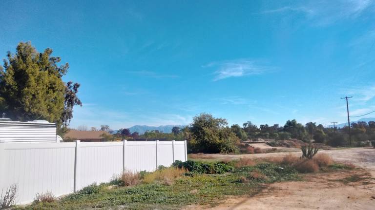 House with yard — photo 3