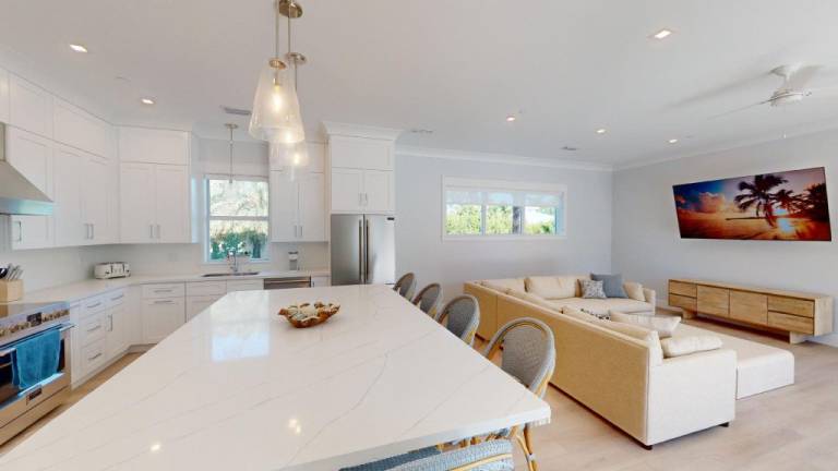 4-Bedroom Oceanfront Home in the Heart of Islamorada — photo 5
