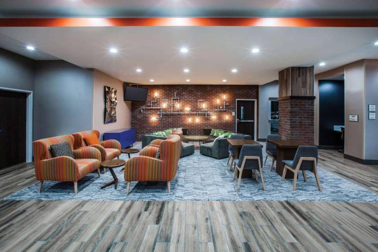 La Quinta Inn & Suites by Wyndham Owasso — photo 2