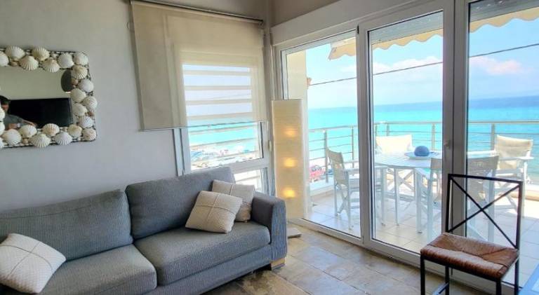Evita Maisonette, Elegant Beachfront apt, Polychrono — photo 3