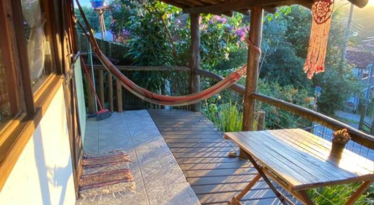 Beautiful vacation home with yard, barbecue & private pool | Pets allowed — photo 4